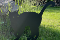 Gartenfigur-stehende-Katze-aus-Stahl-in-schwarz-pulverbeschichtet-mit-Stecker-2-2