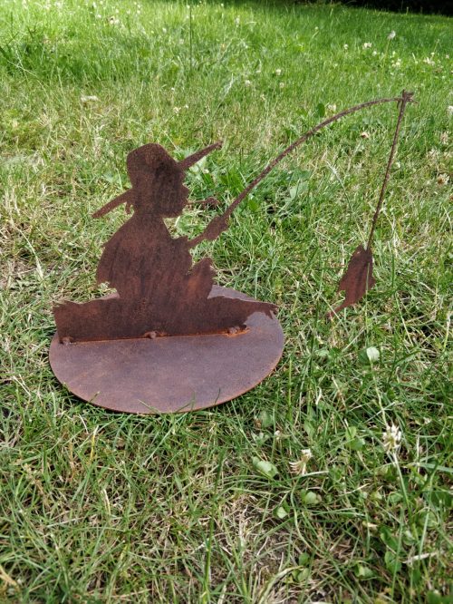 Gartendeko Angler Junge mit Platte Rost