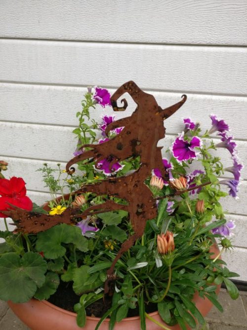 Gartenstecker Hexe sexy mit Stab